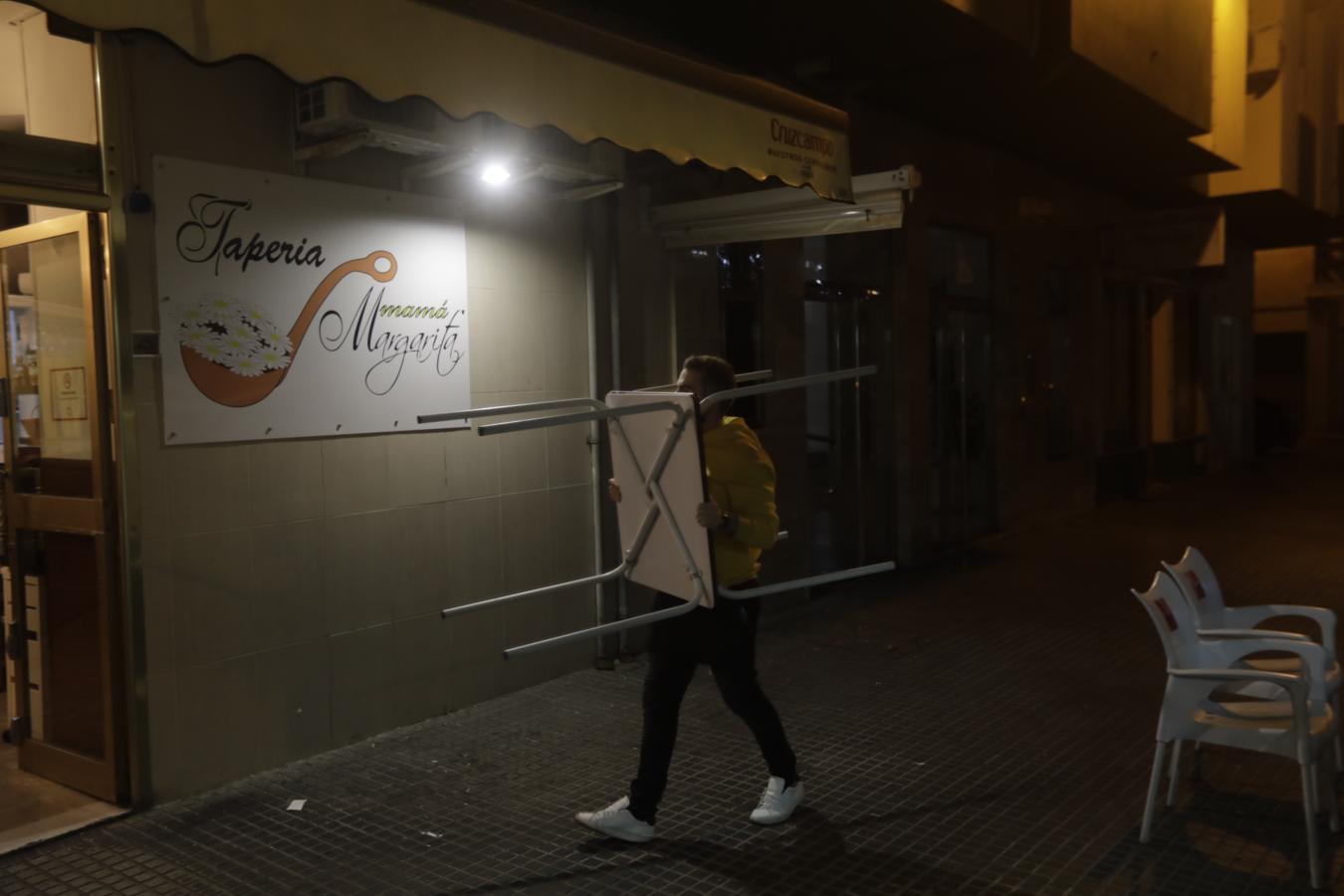Los bares de Cádiz echan el cierre con el nuevo toque de queda