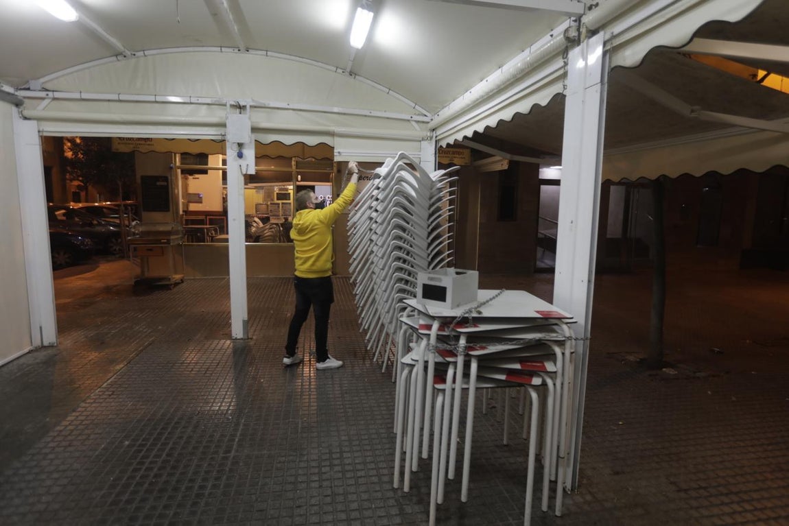 Los bares de Cádiz echan el cierre con el nuevo toque de queda