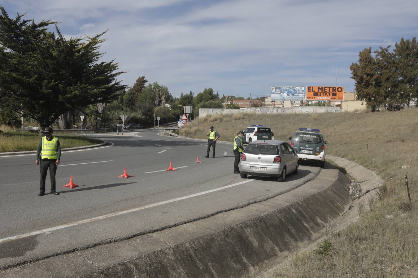 FOTOS: Controles en las primeras horas del cierre perimetral de los municipios de Cádiz