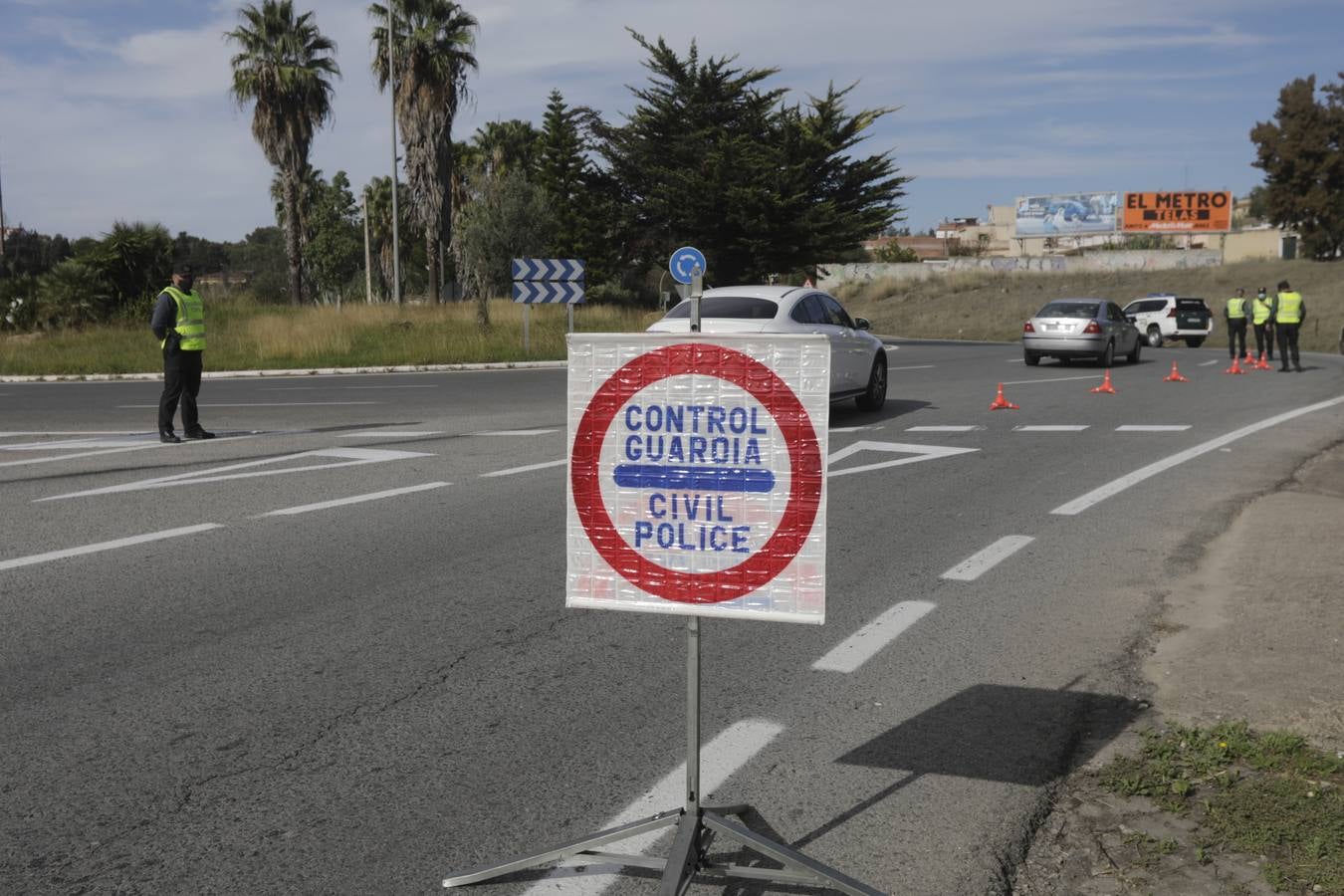 FOTOS: Controles en las primeras horas del cierre perimetral de los municipios de Cádiz