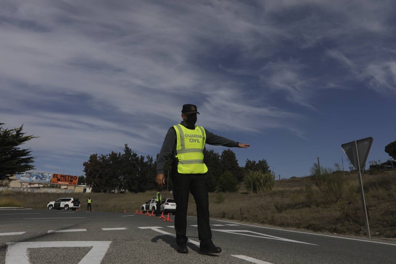 FOTOS: Controles en las primeras horas del cierre perimetral de los municipios de Cádiz