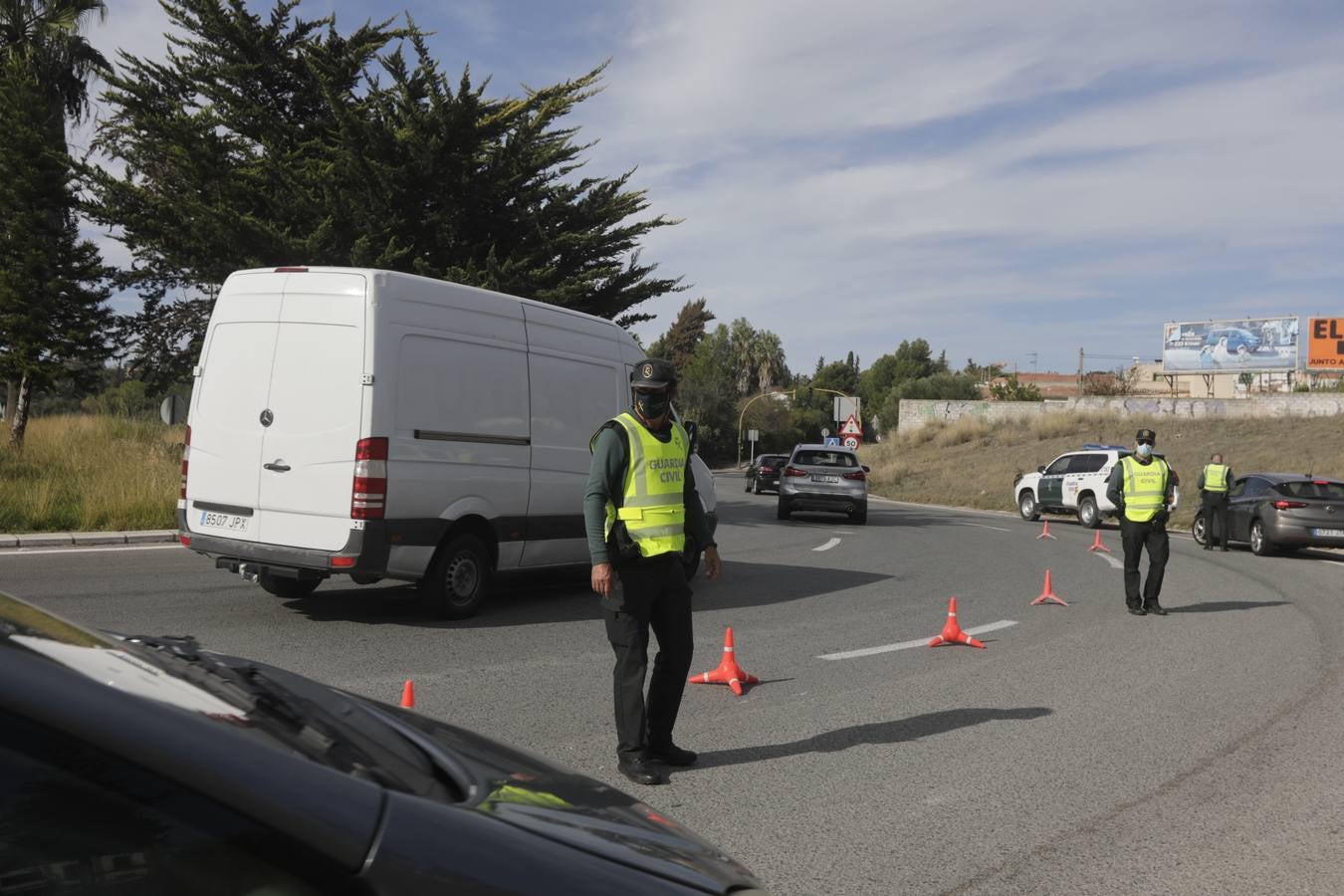 FOTOS: Controles en las primeras horas del cierre perimetral de los municipios de Cádiz