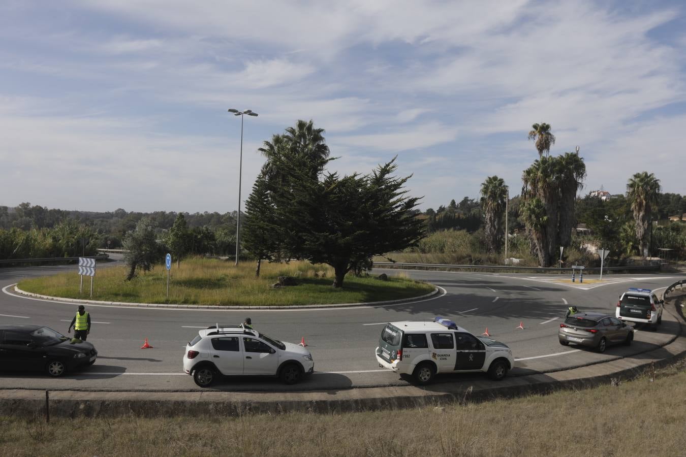 FOTOS: Controles en las primeras horas del cierre perimetral de los municipios de Cádiz