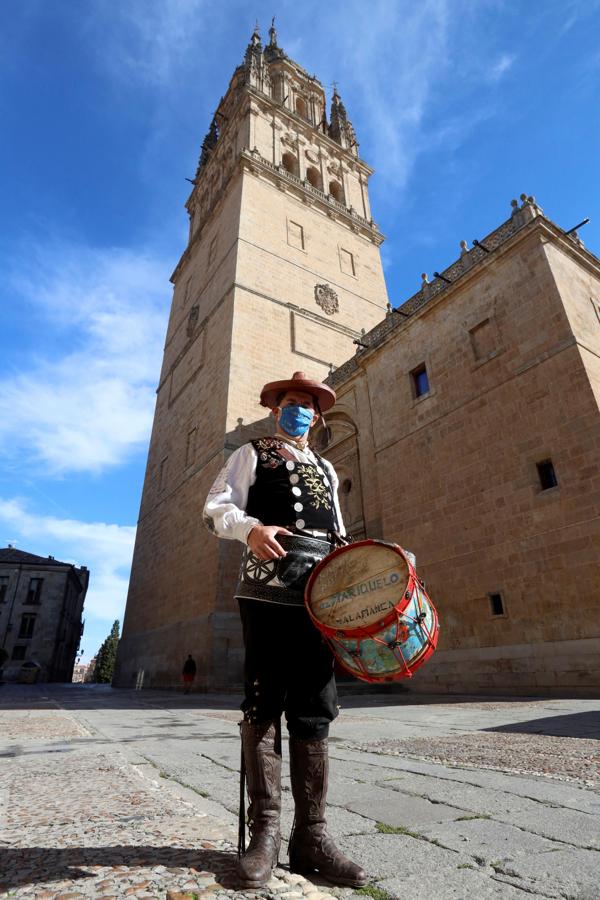 El Mariquelo vuelve al cielo de Salamanca para honrar a las víctimas del coronavirus