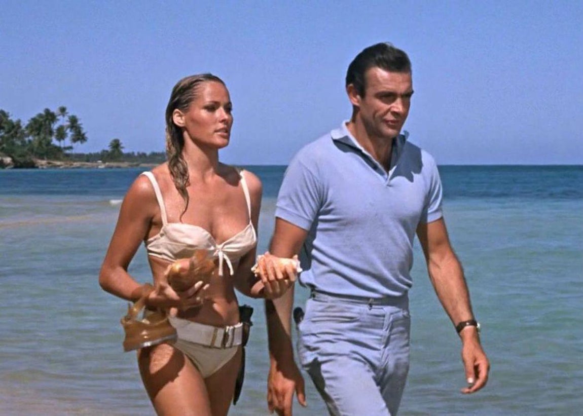 Ursula Andress y Sean Connery en «Agente 007 contra el Dr. No». 