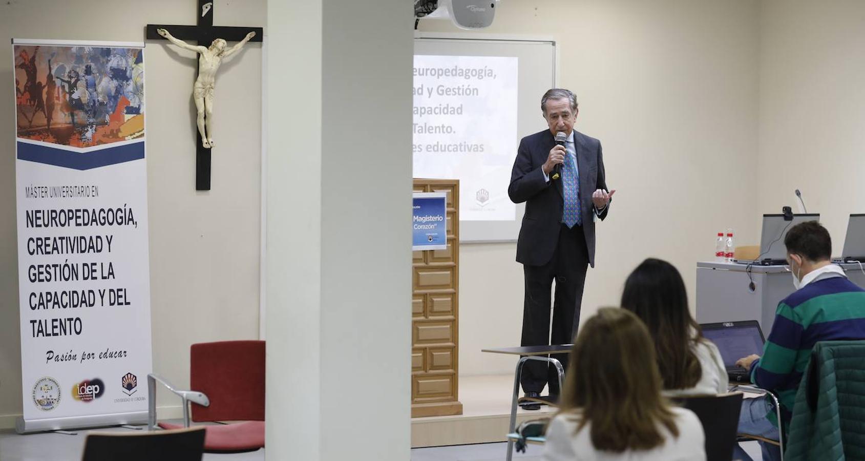 En imágenes, el máster de Enrique Rojas en el Sagrado Corazón