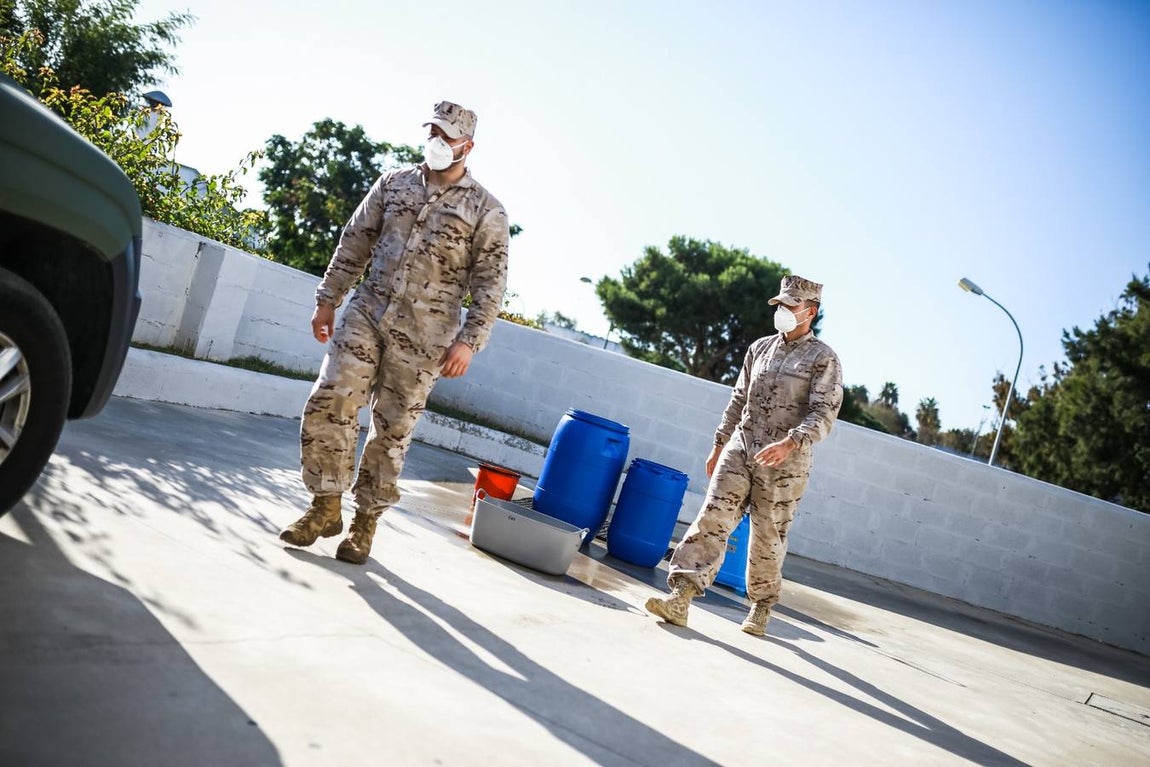 FOTOS: La Infantería de Marina colabora en lucha contra el Covid-19 en San Fernando