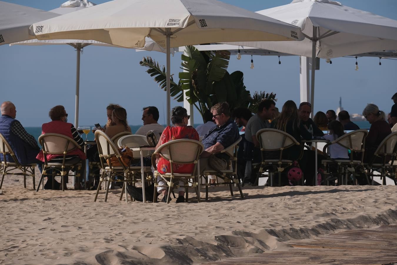 FOTOS: La Bahía de Cádiz sale a la calle y disfruta de su «semi-libertad»