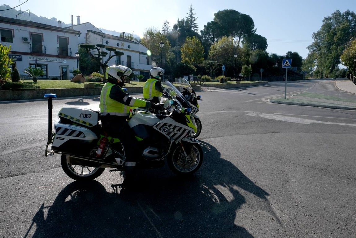 FOTOS: Controles en la Sierra de Cádiz y poco ambiente por las restricciones