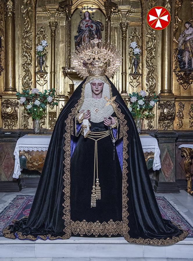 La Virgen, de luto, en el mes de noviembre