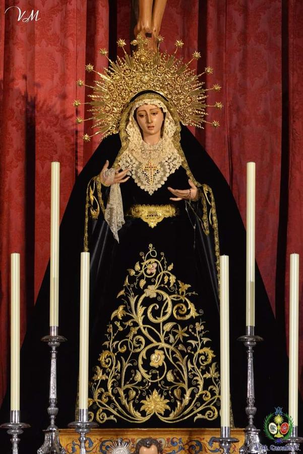 La Virgen, de luto, en el mes de noviembre