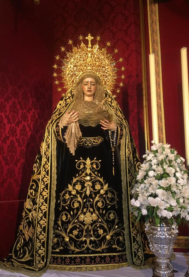 La Virgen, de luto, para el mes de noviembre