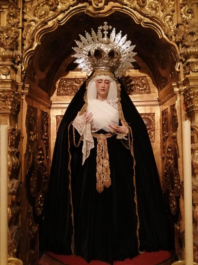 La Virgen, de luto, para el mes de noviembre