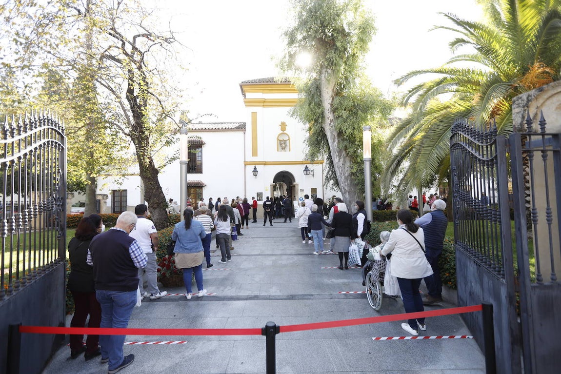 En imágenes, la visita a los cementerios el Día de Todos los Santos en Córdoba