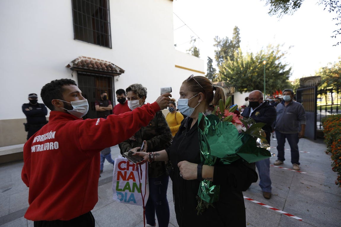En imágenes, la visita a los cementerios el Día de Todos los Santos en Córdoba