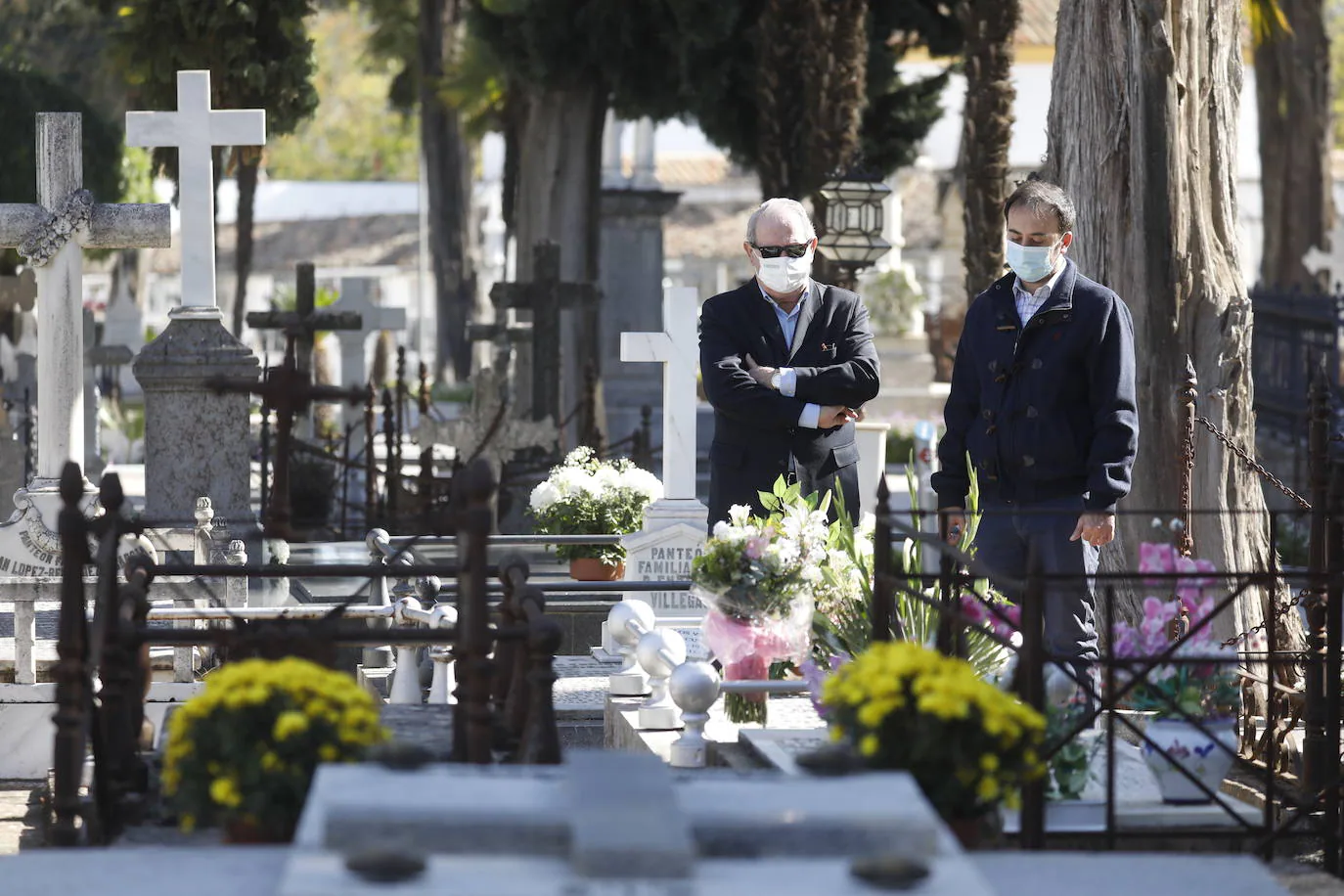 Cementerios casi vacíos en el Día de Todos los Santos en Córdoba