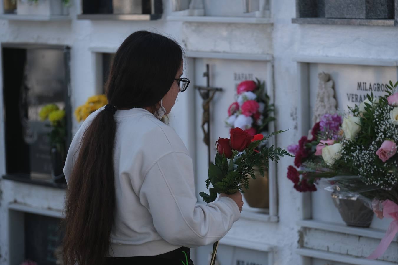 FOTOS: Tosantos, el recuerdo de los seres queridos en los cementerios de Cádiz