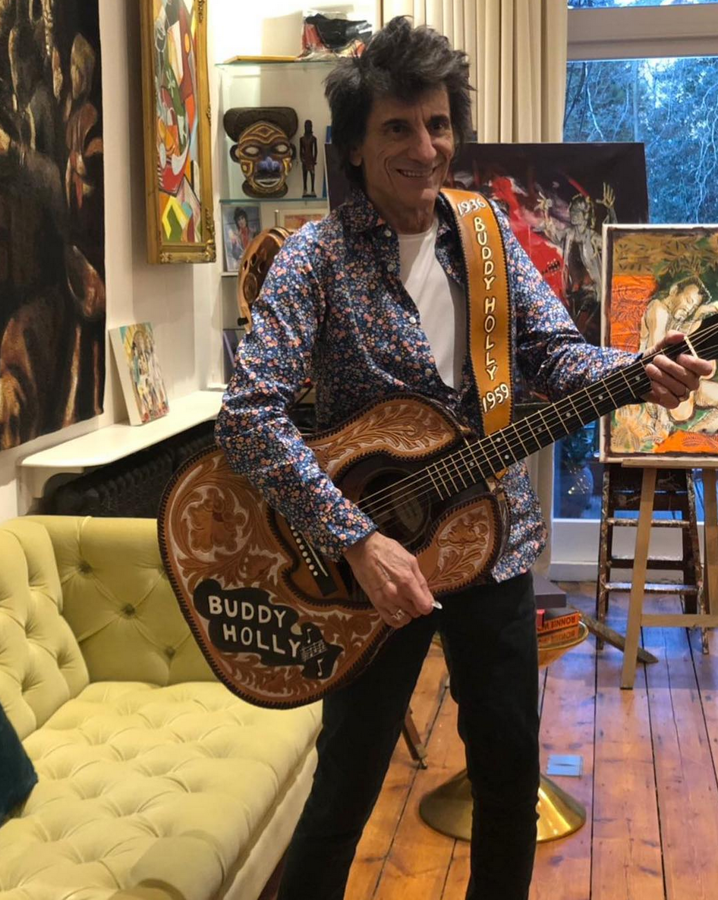 Así es el adosado de Ronnie Wood. El guitarrista de los Rolling Stones ha decidido poner a la venta su guarida de Londres tasada, recientemente, en 4,98 millones de dólares (4,2 millones de euros).