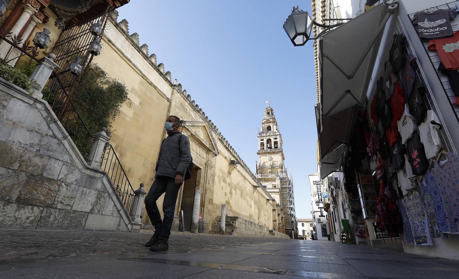 El poco ambiente de Córdoba en el puente de Todos los Santos, en imágenes