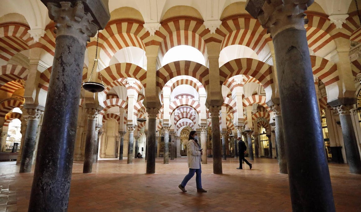 El poco ambiente de Córdoba en el puente de Todos los Santos, en imágenes