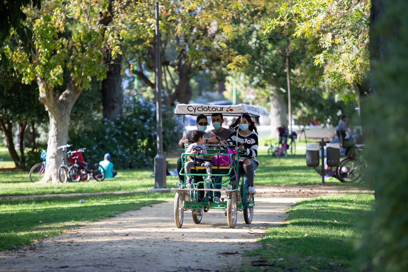 Los parques de Sevilla, un remanso de paz para las familias