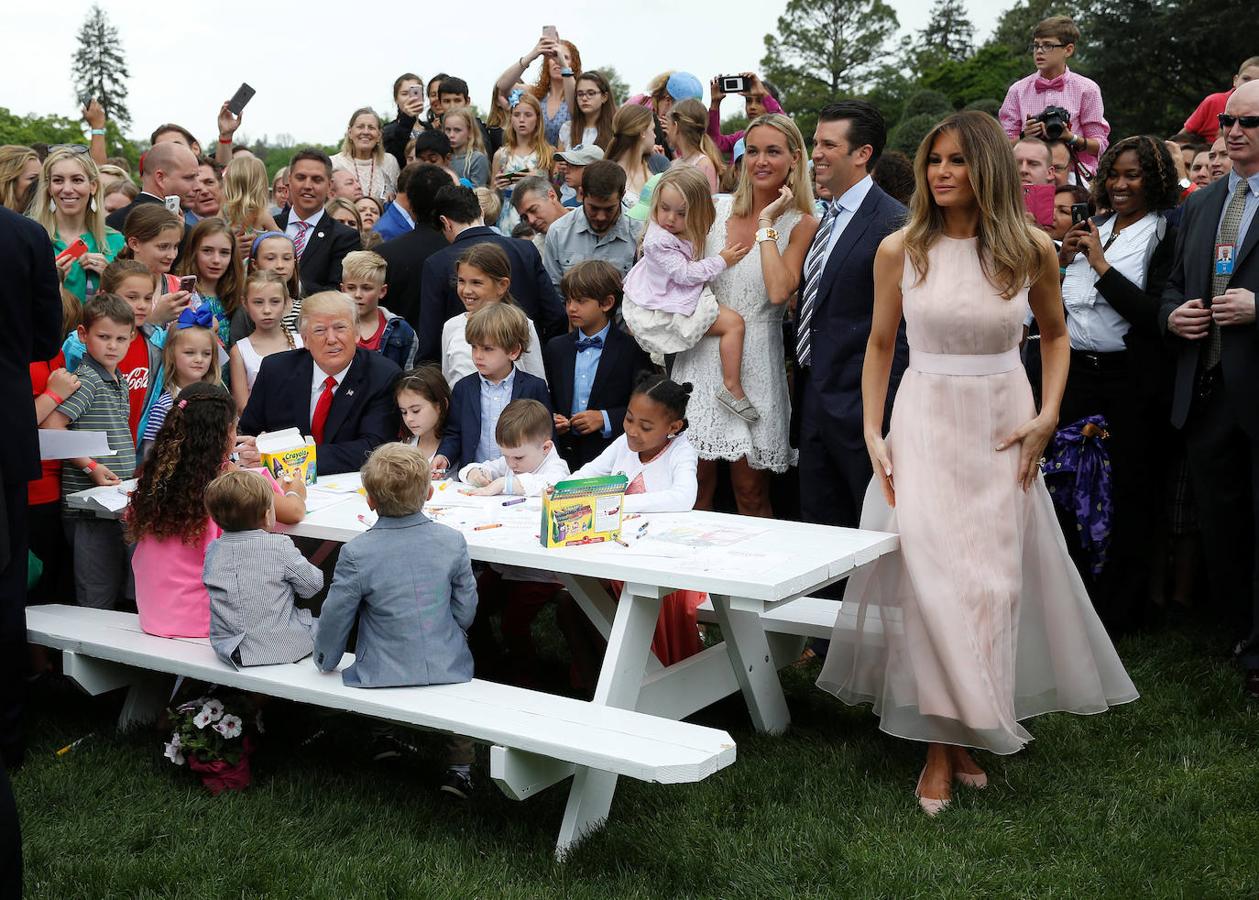 El matrimonio Trump fotografiado en el 139º acto anual de Pascua, celebrado el 17 de abril de 2017 en el Jardín Sur de la Casa Blanca.. 