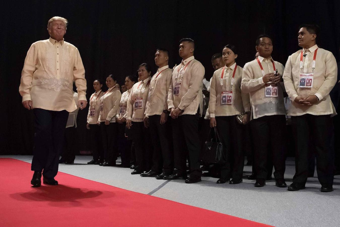 Llegada de Trump a la cena de gala de la cumbre de la Asociación de Naciones del Sudeste Asiático (ASEAN), celebrada el 12 de noviembre de 2017 en Manila.. 