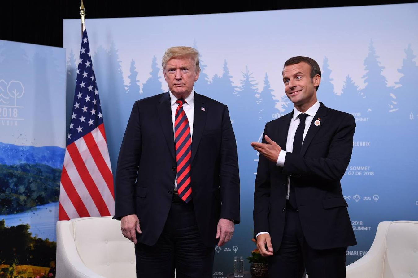 Trump se reúne con el presidente francés, Emmanuel Macron, durante la cumbre del G-8 que tuvo lugar el 8 de junio de 2018 en La Malbaie, Quebec, Canadá.. 