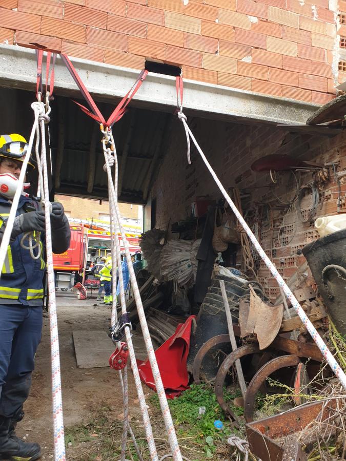 El rescate de los bomberos en Valmojado, en imágenes