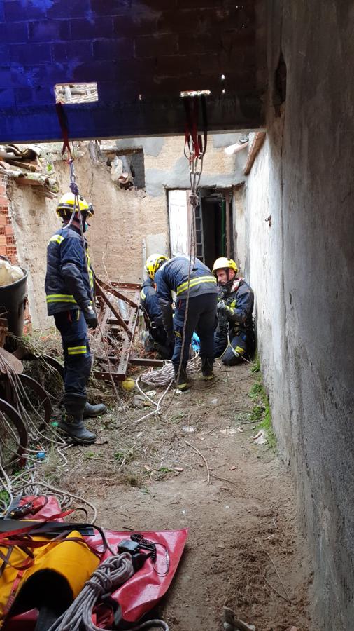 El rescate de los bomberos en Valmojado, en imágenes