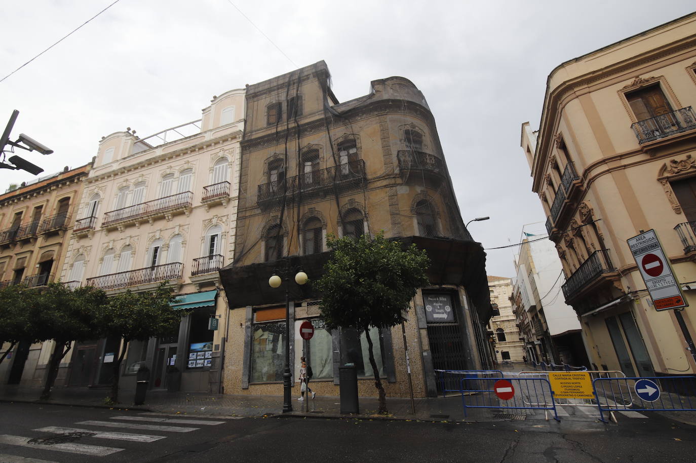 El edificio de María Cristina donde se cayó un muro, en imágenes