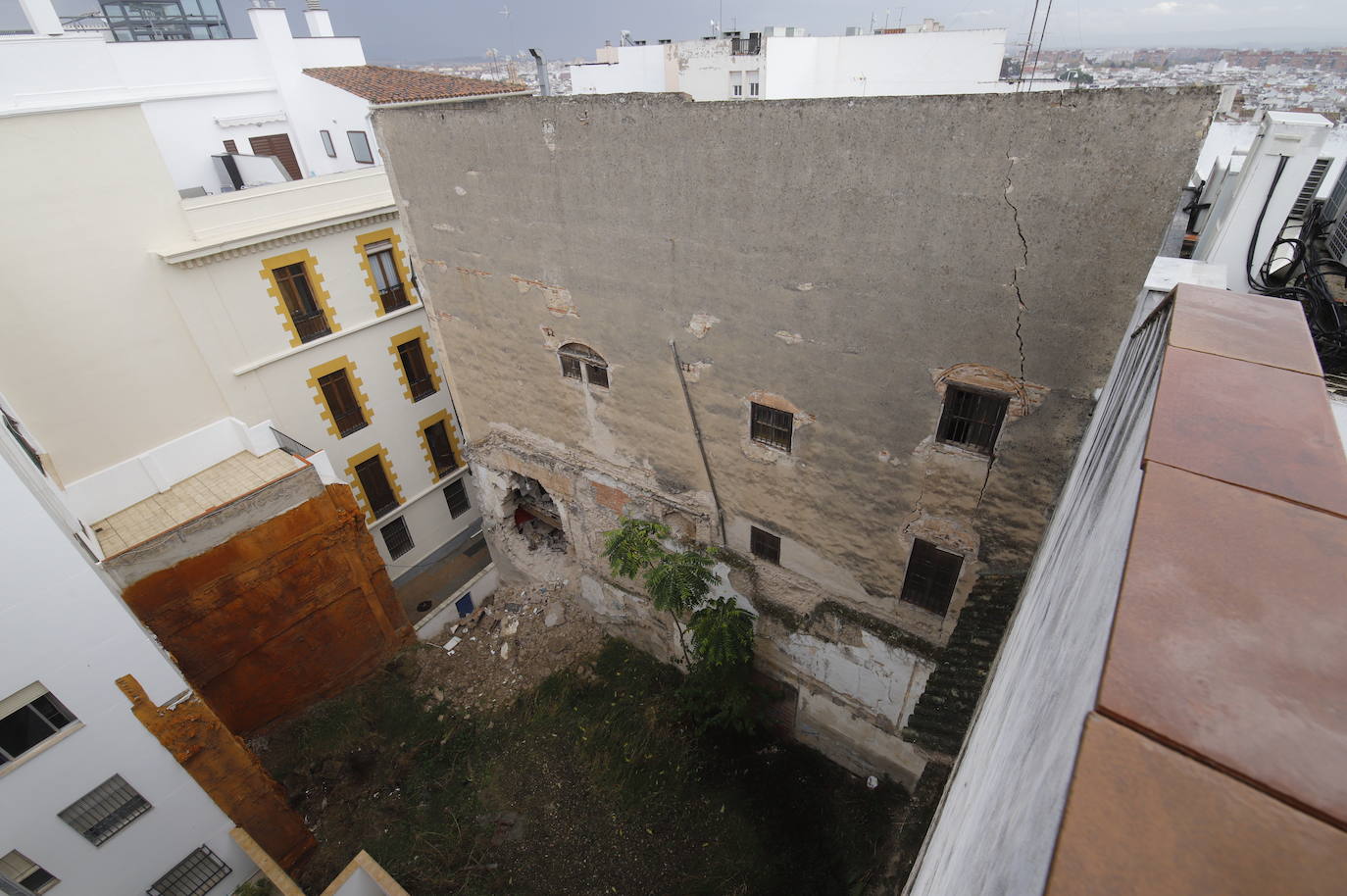 El edificio de María Cristina donde se cayó un muro, en imágenes