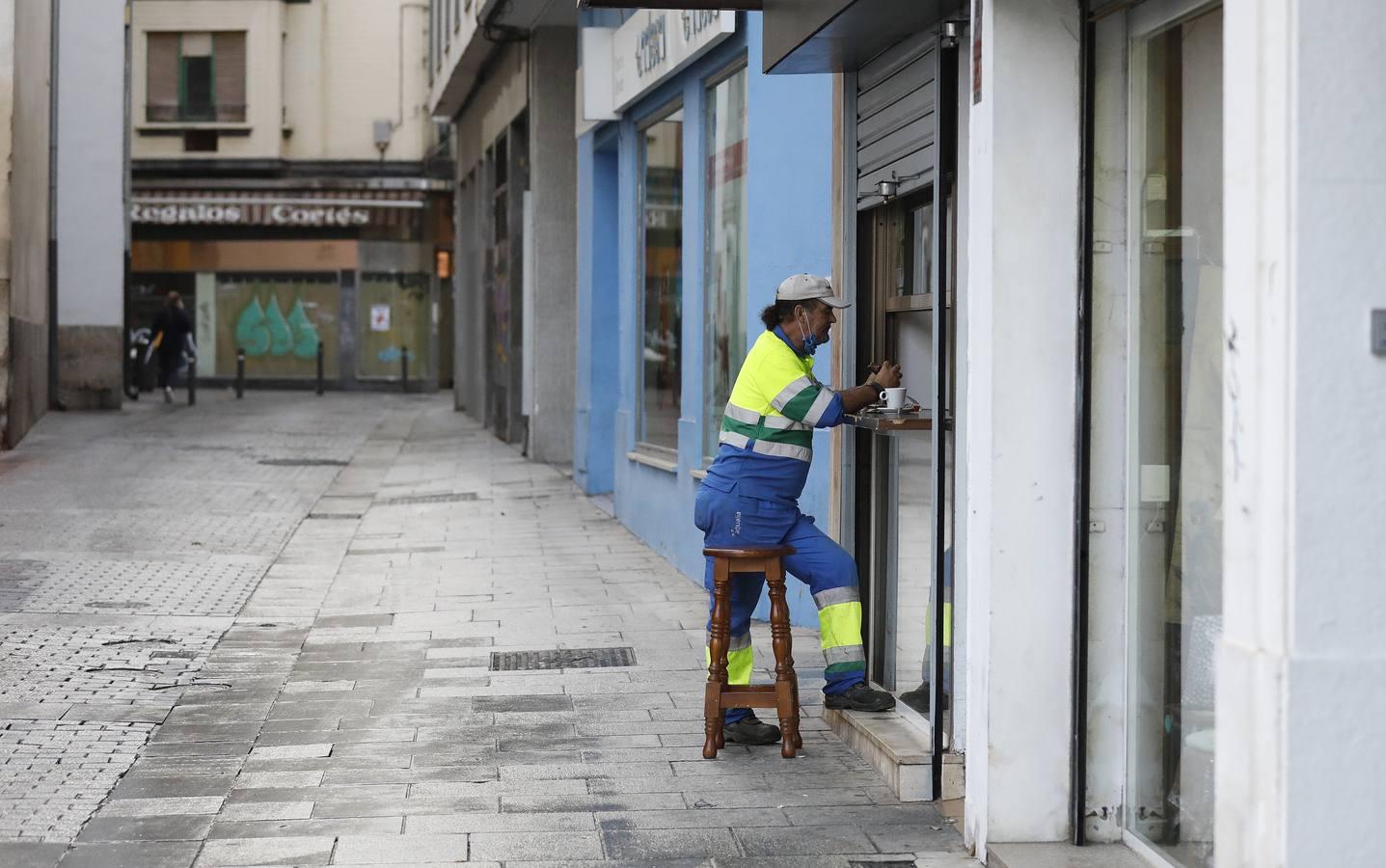 Córdoba desértica a última hora de la tarde, en imágenes