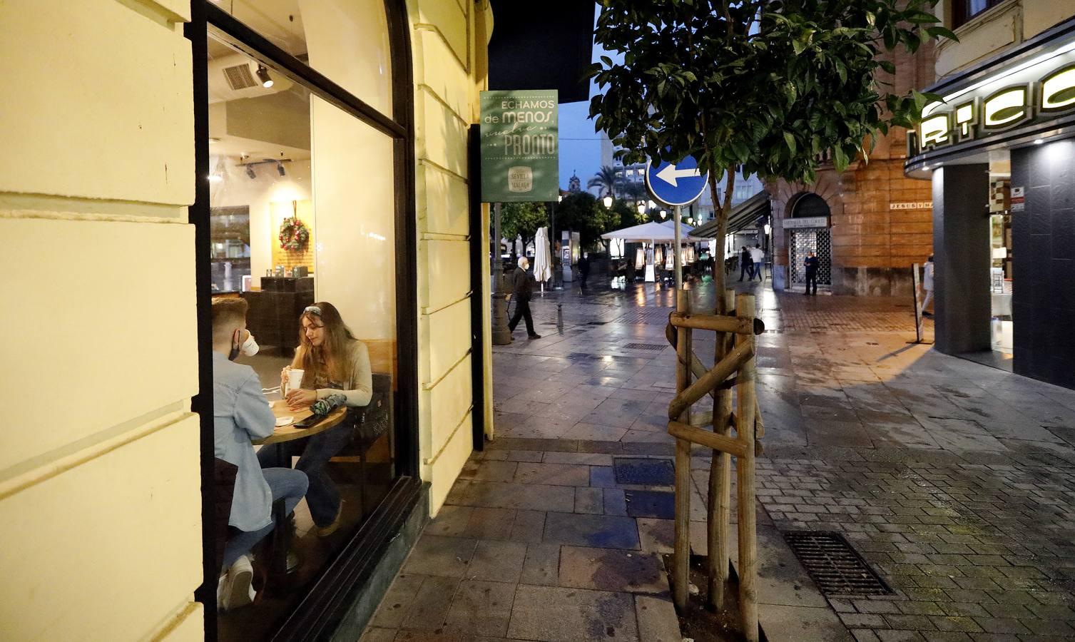 Córdoba desértica a última hora de la tarde, en imágenes