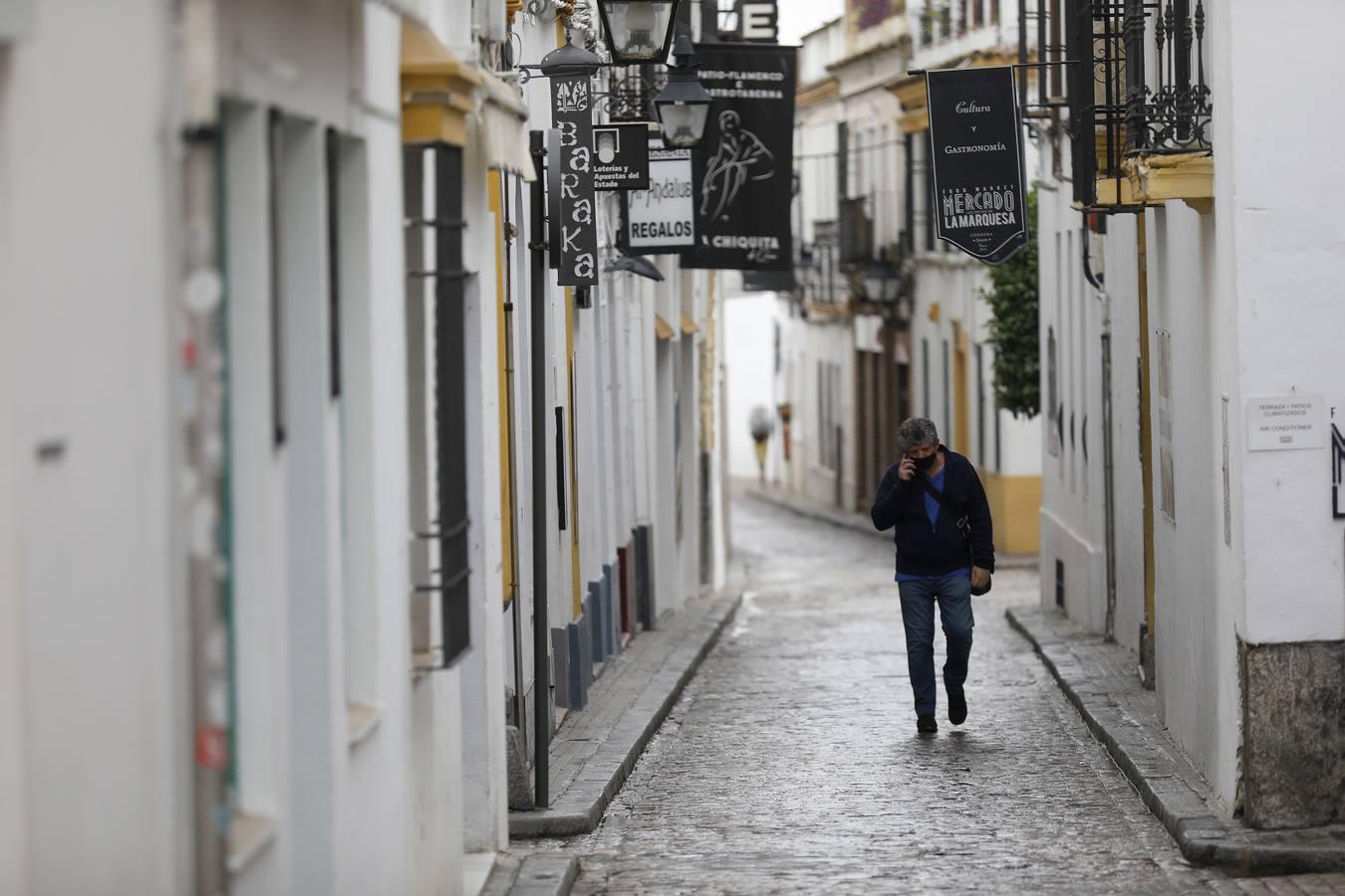 Córdoba desértica a última hora de la tarde, en imágenes