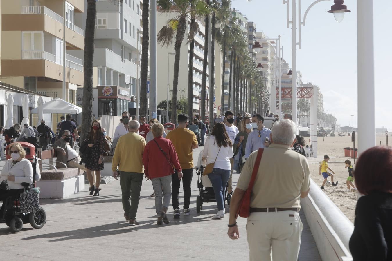 Ambiente en Cádiz el dia antes de las nuevas restricciones por la pandemia