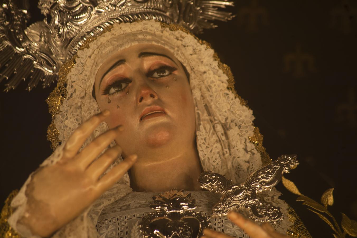 La Virgen de la Victoria de las Cigarreras, a la luz de las velas