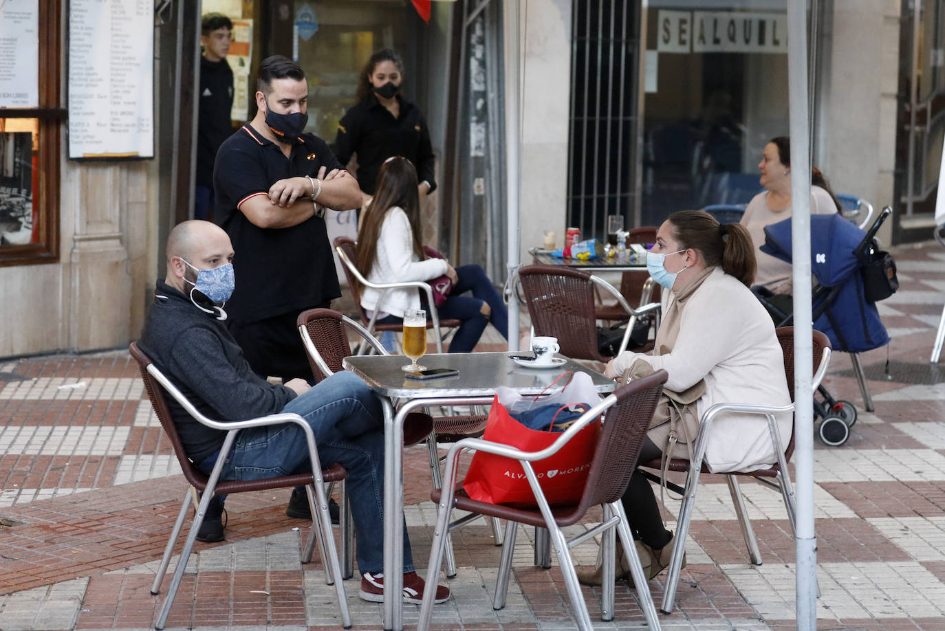 Las nuevas restricciones de la Junta de Andalucía en Córdoba capital, en imágenes