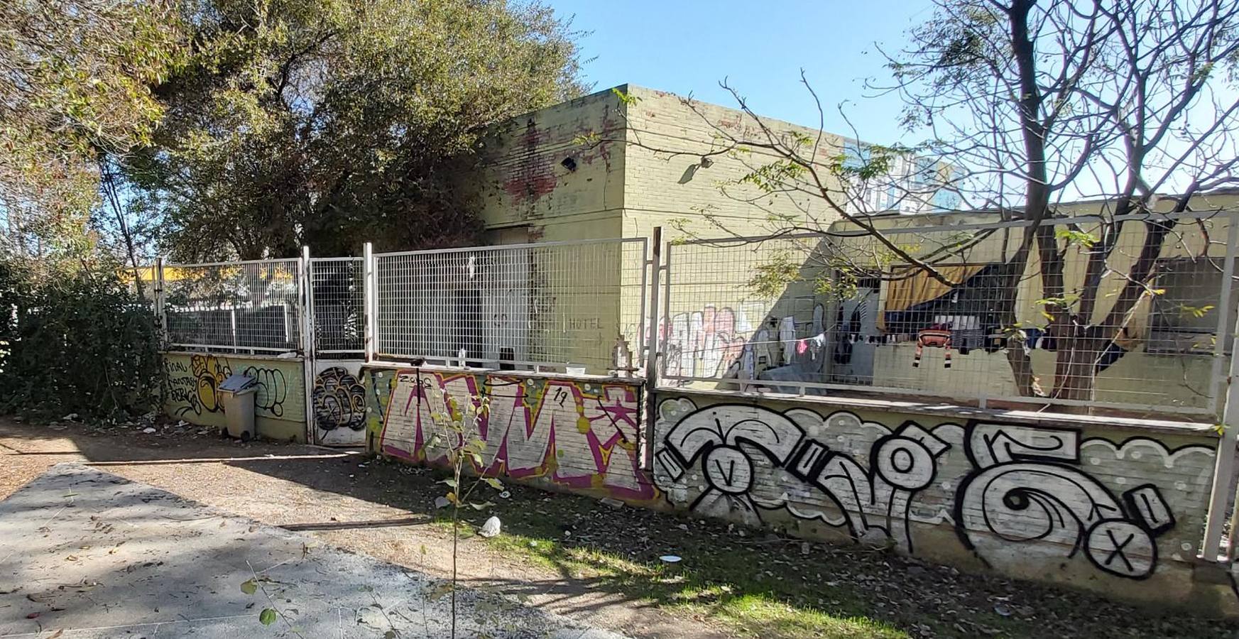 El mal estado del Jardín Americano de Sevilla