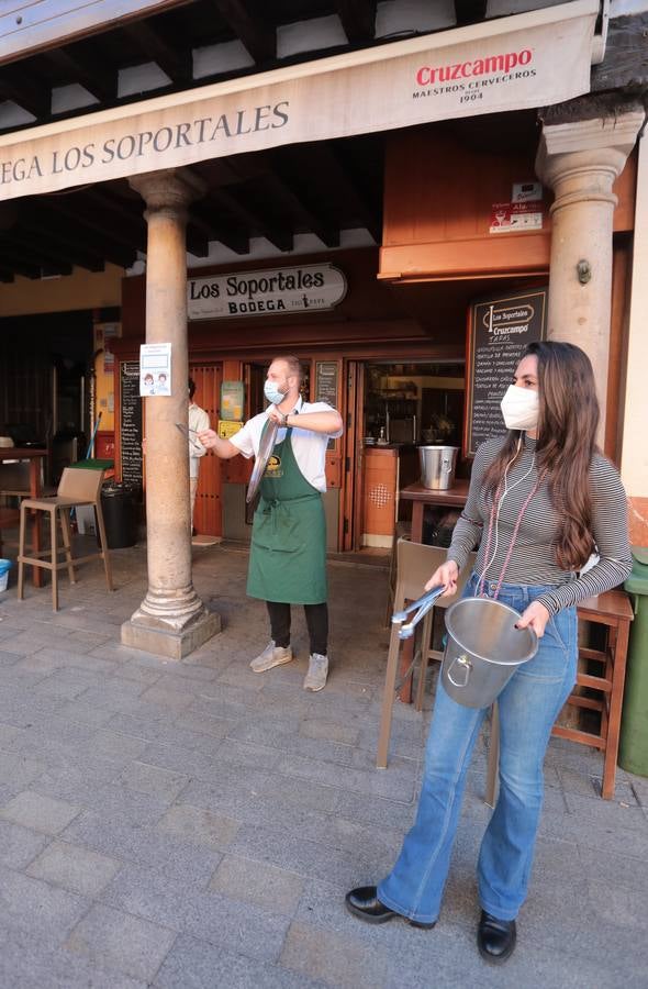 En imágenes, cacerolada de protesta de la hostelería sevillana