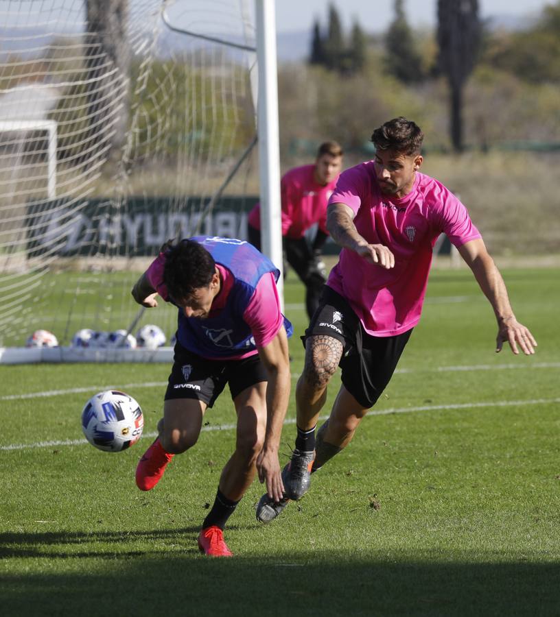 El entrenamiento del Córdoba CF sin De las Cuevas y Piovaccari, en imágenes