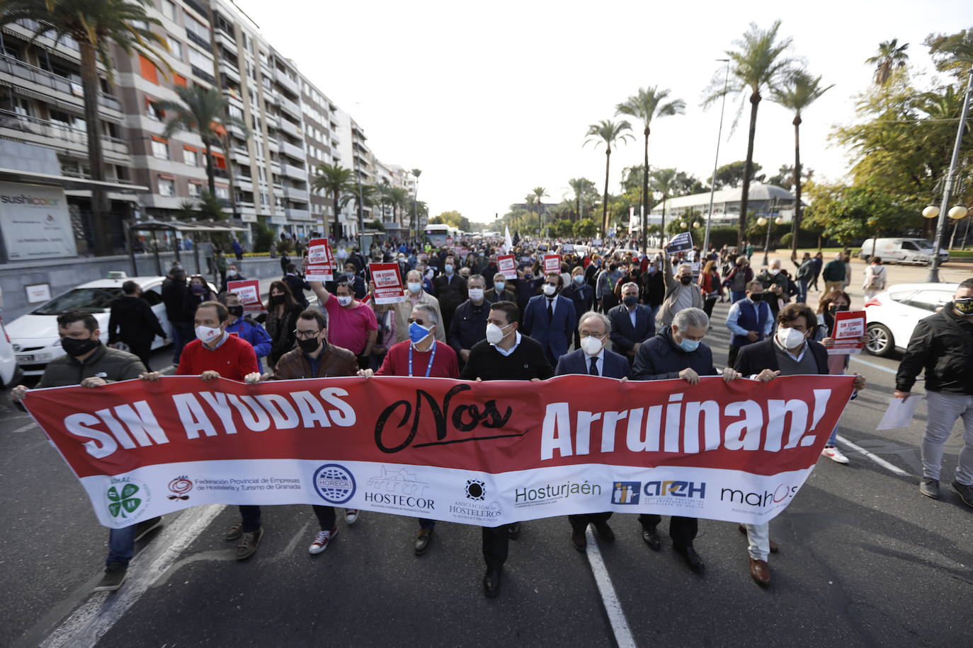 La protesta de la hostelería de Córdoba, en imágenes