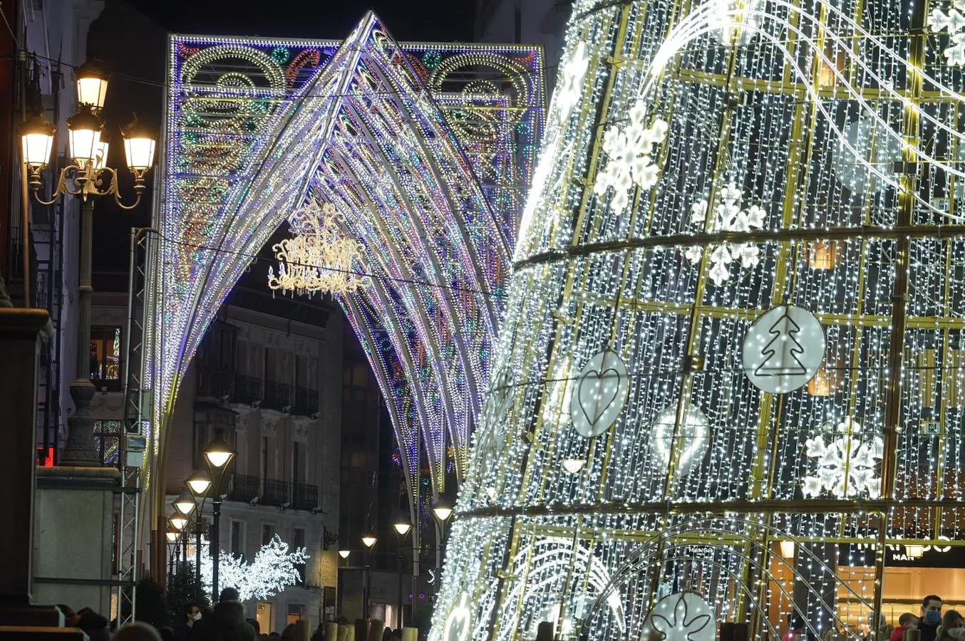 Valladolid adelanta por sorpresa el encendido de las luces navideñas