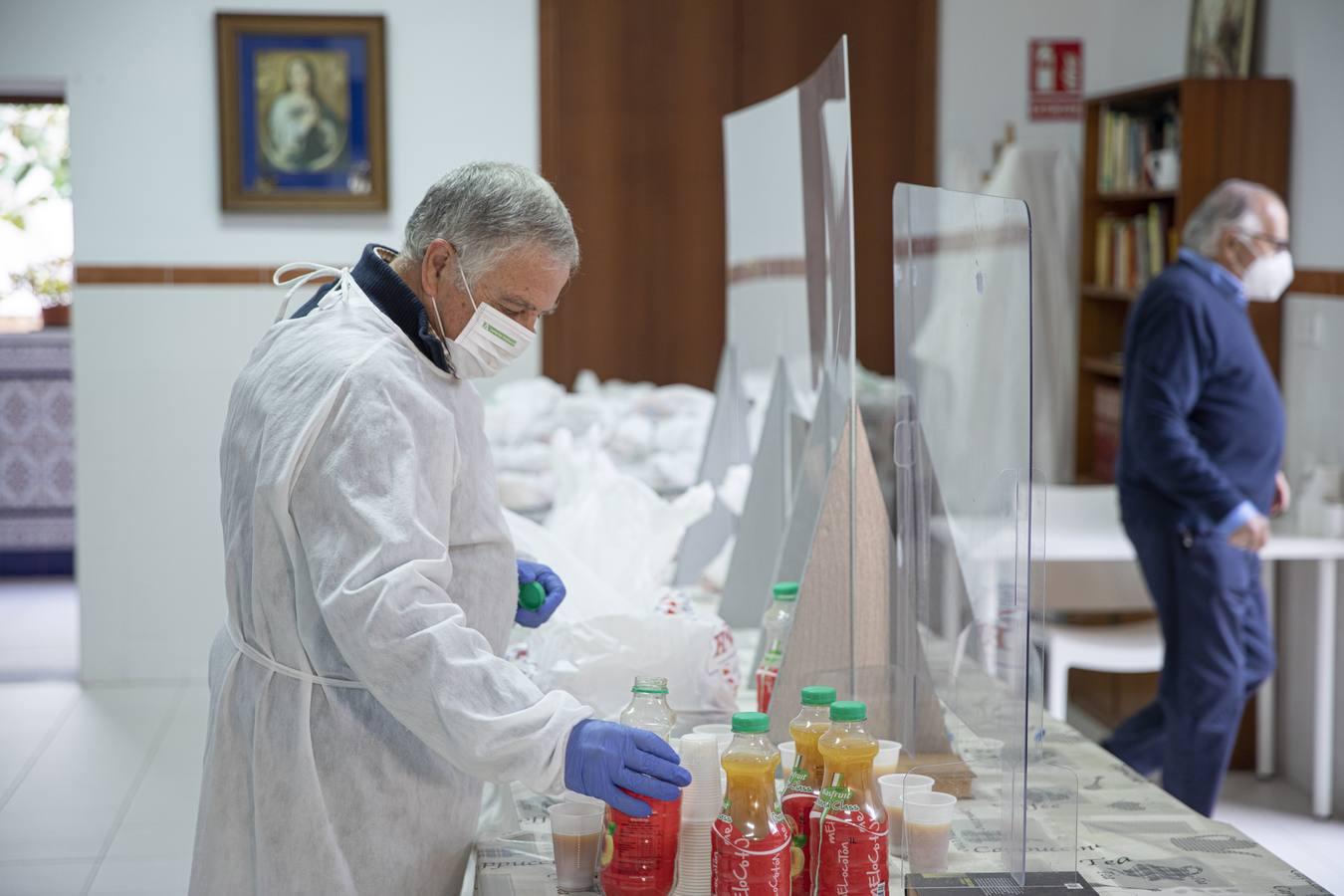 Las fotos del Covid: la caridad de las Hijas de San Vicente de Paúl en Triana