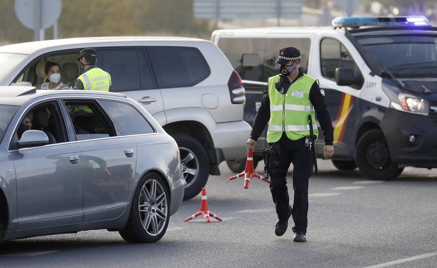 Los controles policiales en Córdoba por el confinamiento, en imágenes