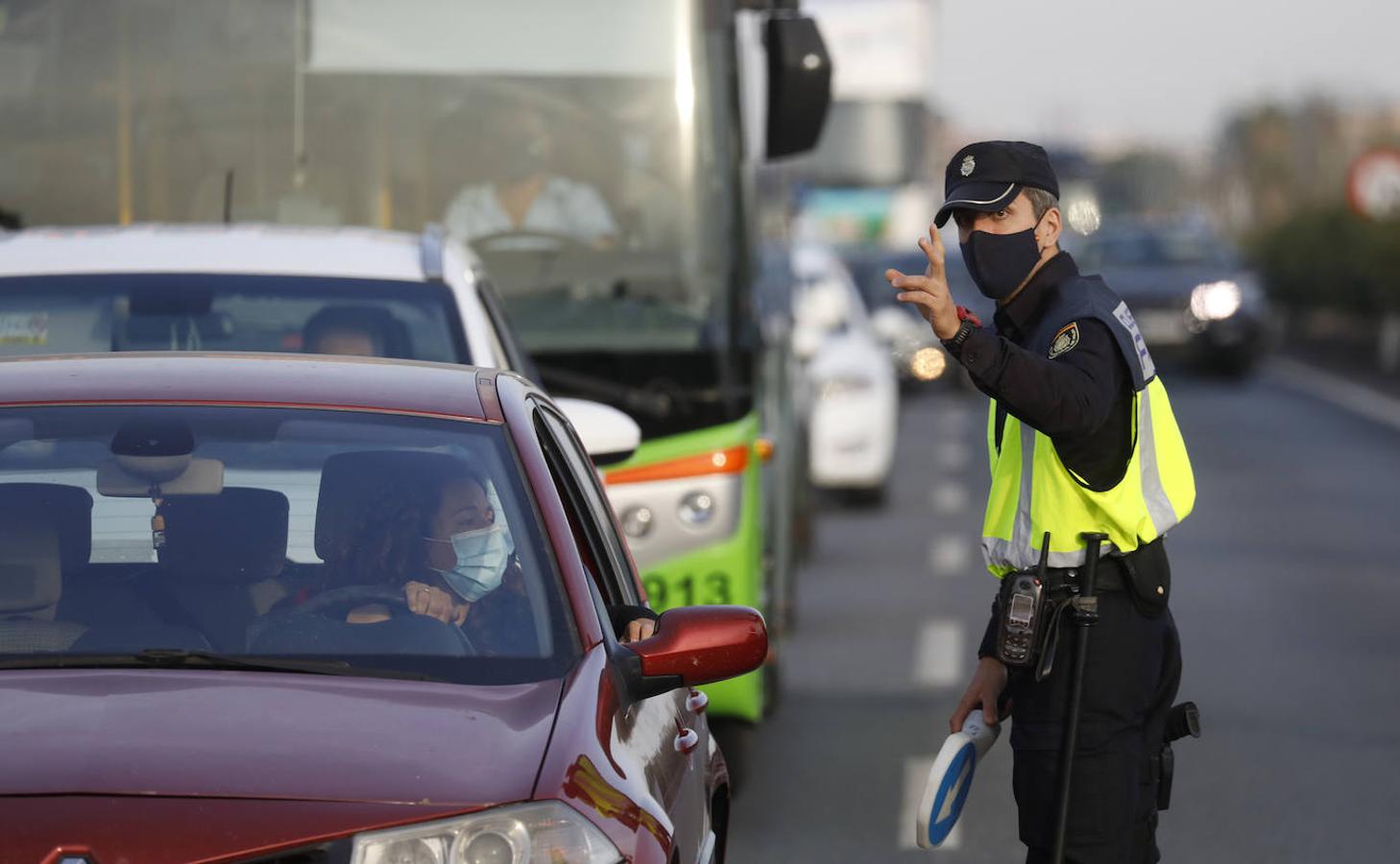 Los controles policiales en Córdoba por el confinamiento, en imágenes