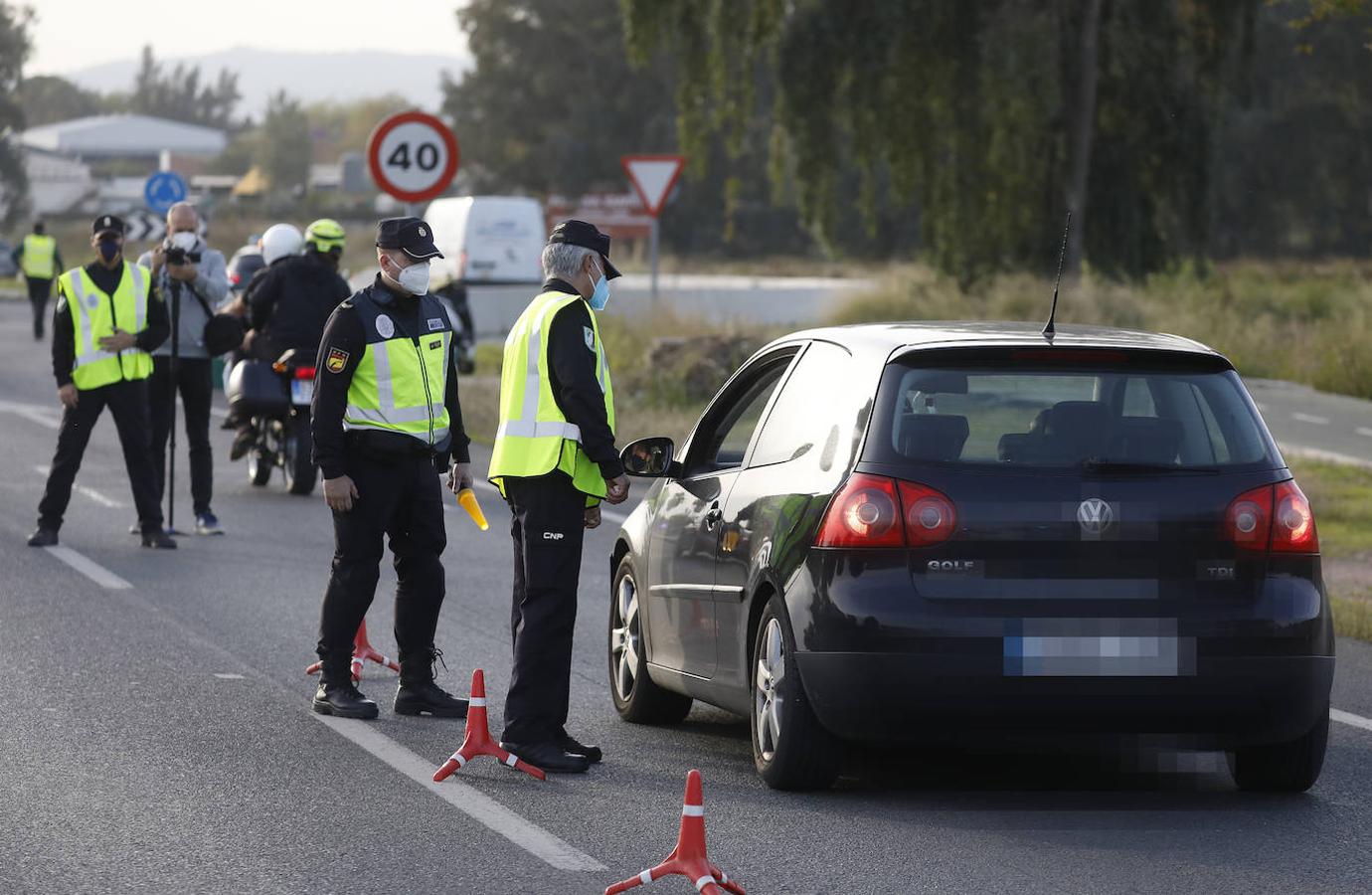 Los controles policiales en Córdoba por el confinamiento, en imágenes