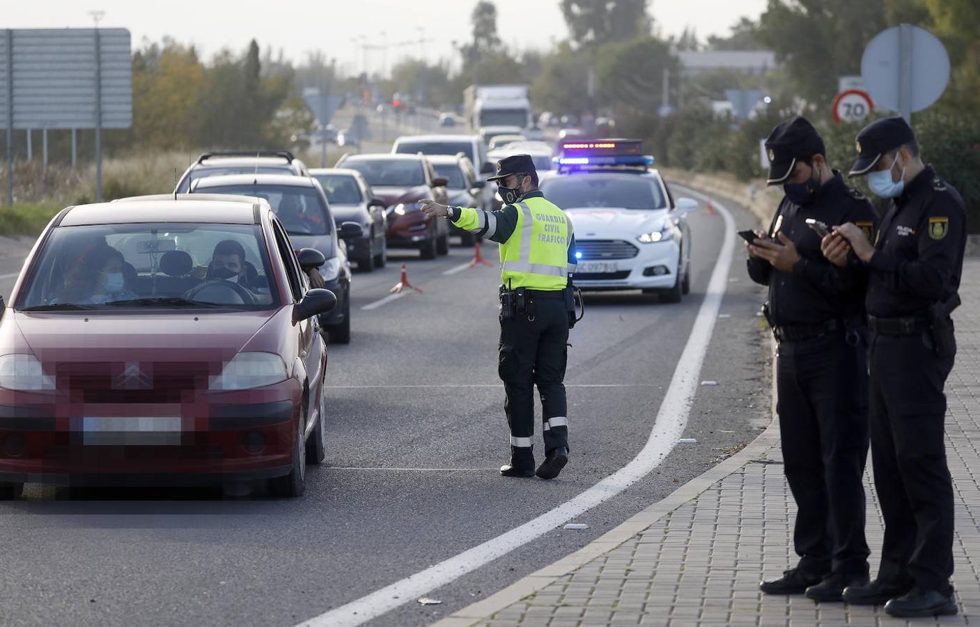 Los controles policiales en Córdoba por el confinamiento, en imágenes