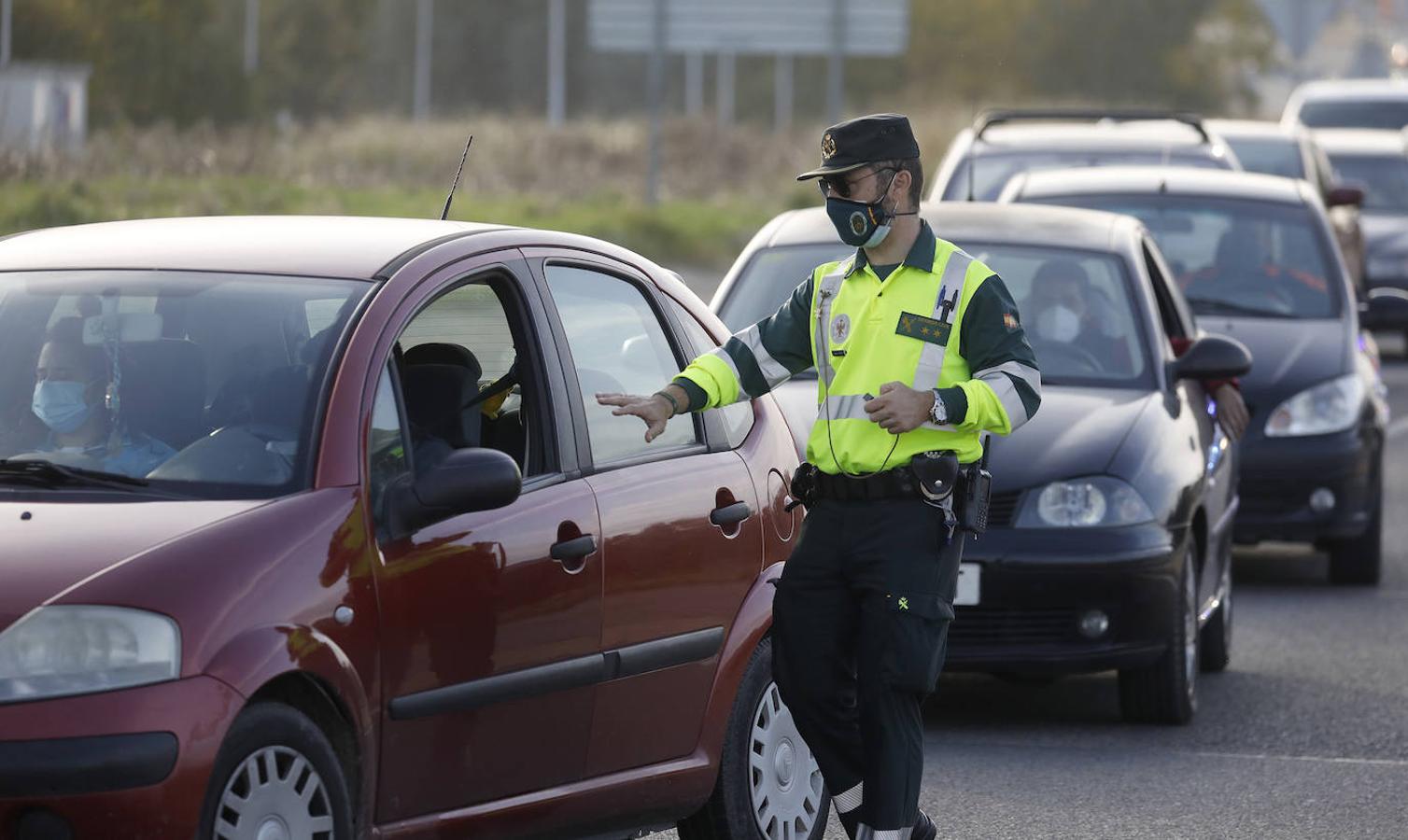 Los controles policiales en Córdoba por el confinamiento, en imágenes