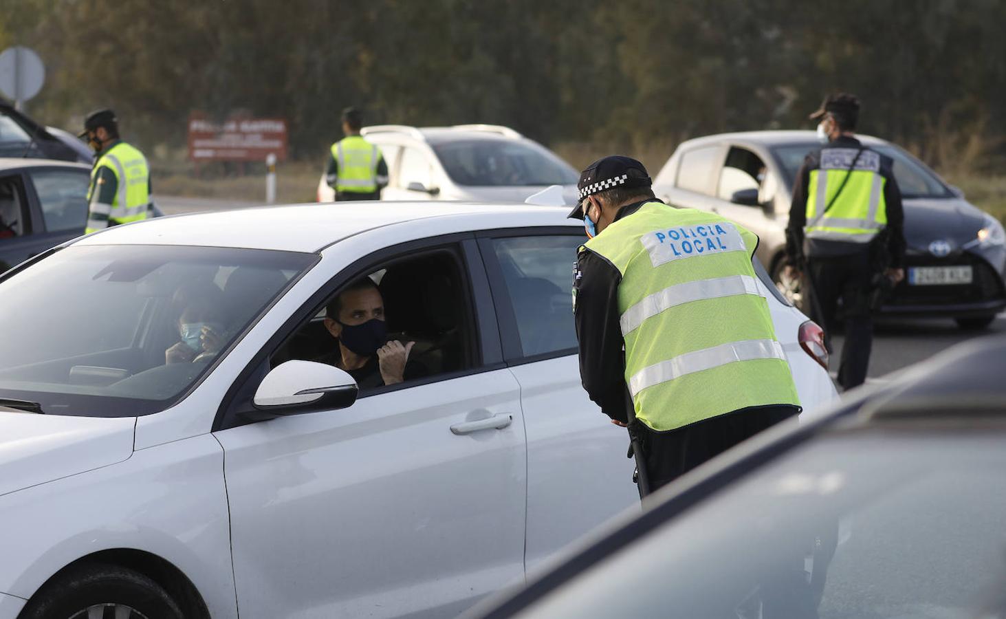 Los controles policiales en Córdoba por el confinamiento, en imágenes